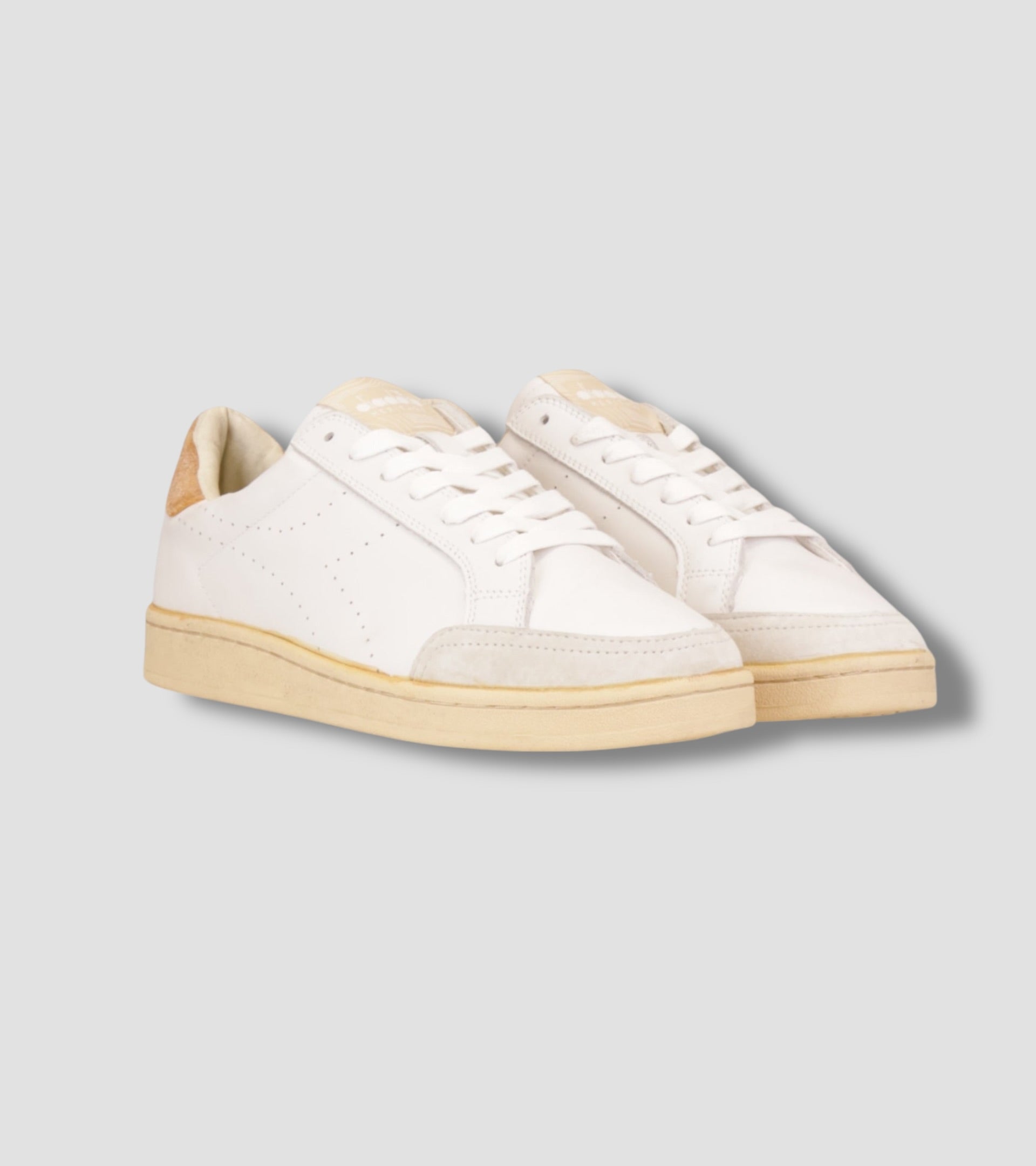 Prestige  Plain Used  White and Hazelnut - Vaturi