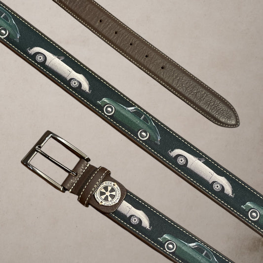 Auto d'epoca marrone