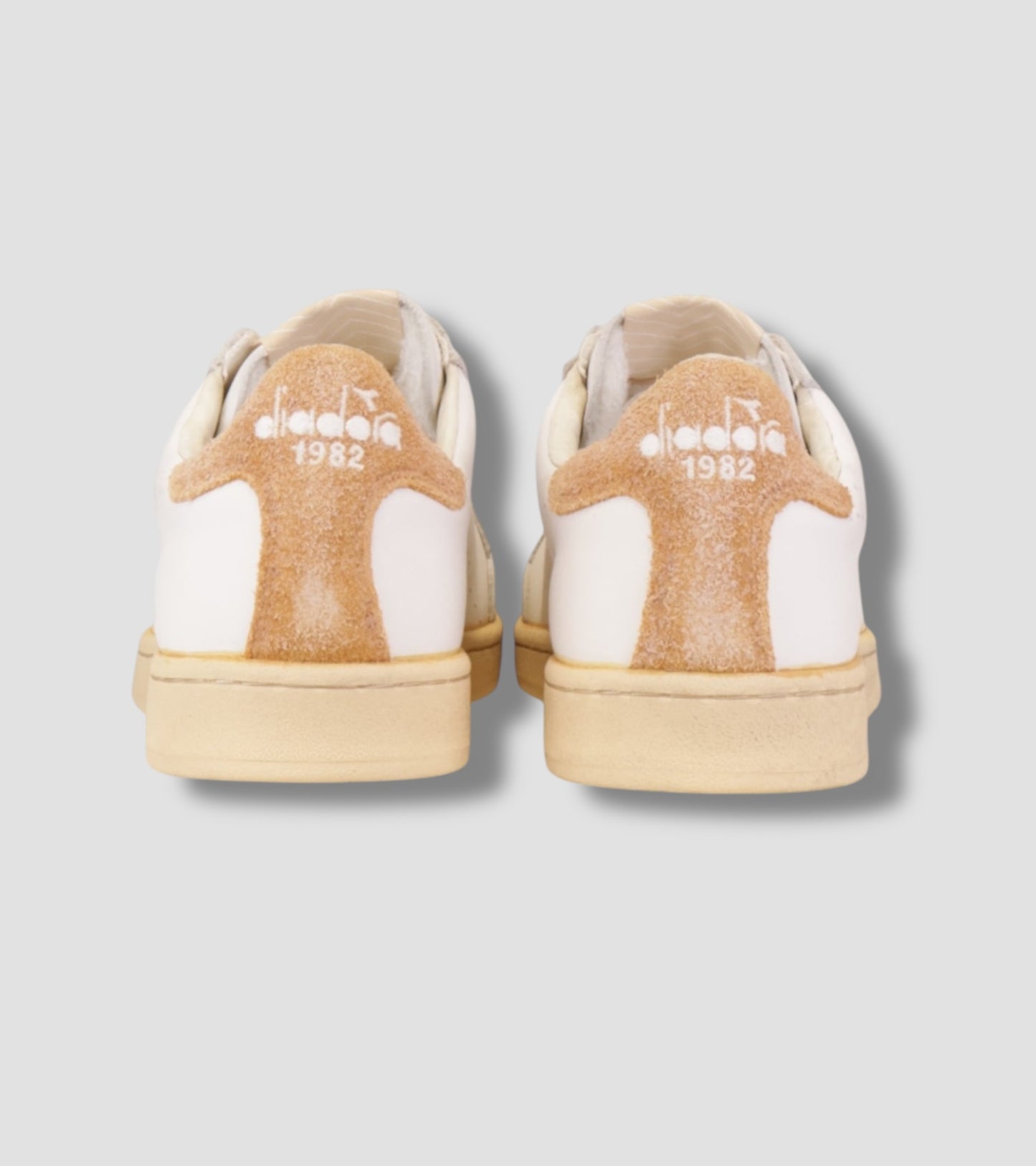 Prestige  Plain Used  White and Hazelnut - Vaturi